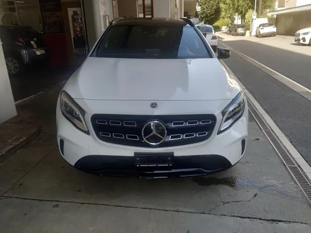 Mercedes-Benz GLA 250 Swiss Star 4m
