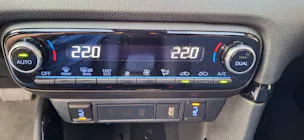 Toyota Yaris 1.5 VVT-i HSD Style