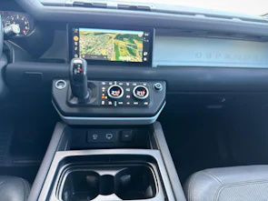 image du véhicule LAND ROVER Defender 110 2.0 P400e SE mit Anhängerkupplung