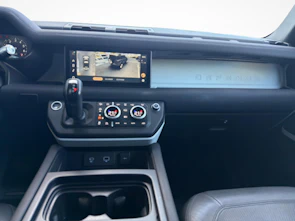 image du véhicule LAND ROVER Defender 110 2.0 P400e SE mit Anhängerkupplung