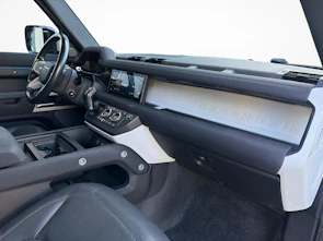 image du véhicule LAND ROVER Defender 110 2.0 P400e SE mit Anhängerkupplung