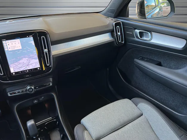 Volvo XC40 B4 Benzin Mild Hybrid AWD Plus Dark DCT