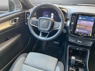 Volvo XC40 B4 Benzin Mild Hybrid AWD Plus Dark DCT