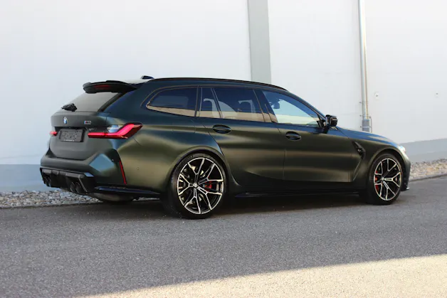BMW M3 Touring xDrive Competition M CARBON SCHALENSITZE TARTUFO Sonderlackierung *FROZEN DEEP GREEN METALLIC*