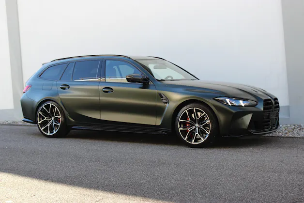 BMW M3 Touring xDrive Competition M CARBON SCHALENSITZE TARTUFO Sonderlackierung *FROZEN DEEP GREEN METALLIC*