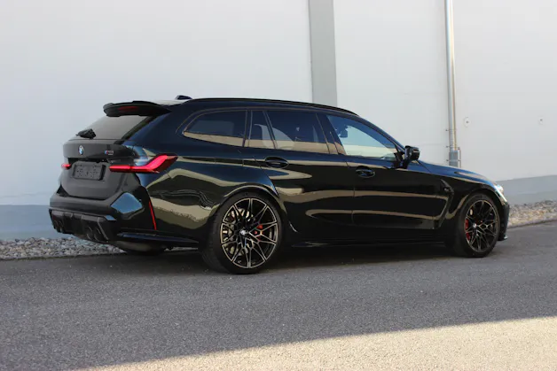 BMW M3 Touring xDrive Competition M CARBON EXTERIEURPAKET Sonderlackierung*DARK EMERALD GREEN METALLIC*