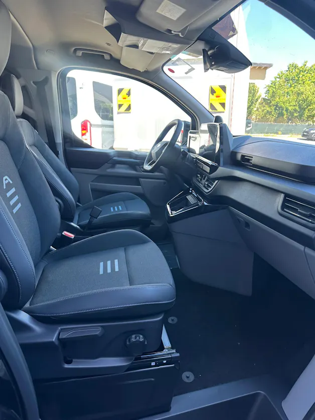 Ford Tourneo Custom 320 L1 2.0 EcoBl Active/170CV/Aut.4x4