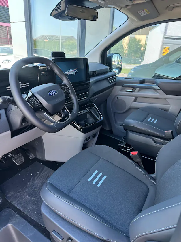 Ford Tourneo Custom 320 L1 2.0 EcoBl Active/170CV/Aut.4x4