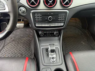 Mercedes-Benz GLA 45 AMG Yellow Night Edition 4Matic 7G-DCT