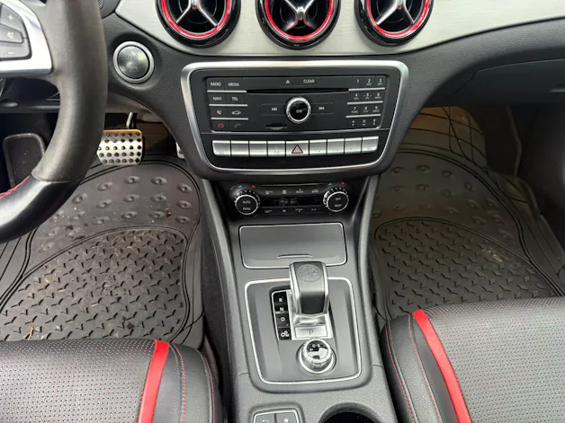 Mercedes-Benz GLA 45 AMG Yellow Night Edition 4Matic 7G-DCT