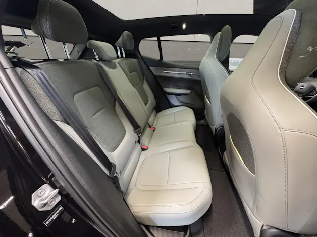 Volvo EX30 CC E60 Twin Performance AWD