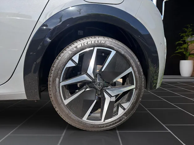 Peugeot 208 NEW 1.2 Hybrid 145 GT