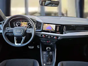 Audi A1 Sportback 30 TFSI S Line S-tronic Navarablau Metallic