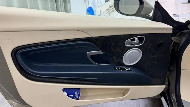 Aston Martin DB11 V8 Volante Touchtronic 3