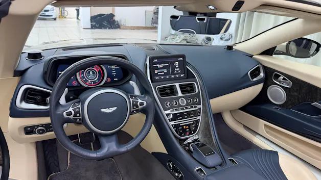 Aston Martin DB11 V8 Volante Touchtronic 3