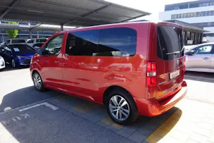 Peugeot Traveller Business Stand.