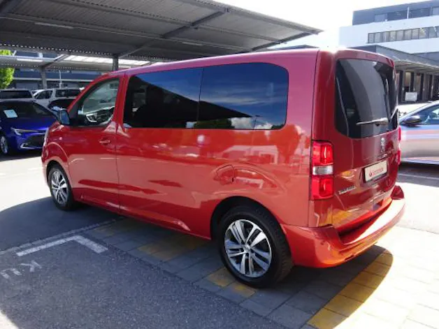 Peugeot Traveller Business Stand.