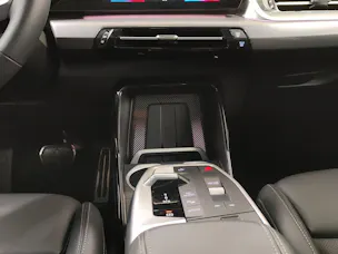 BMW X1 30e xDrive paddles