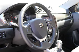 Suzuki Vitara 1.4 T Sakura Top Hybrid 4x4