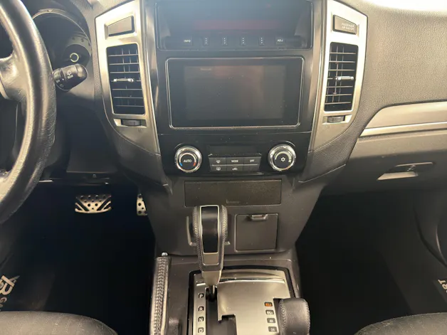 Mitsubishi Pajero 3.2 DID Style Anniversary