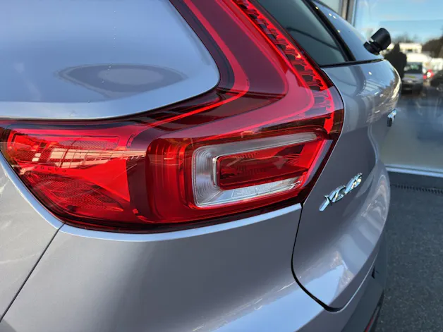 Volvo XC40 2.0 B3 MH Core XCITE