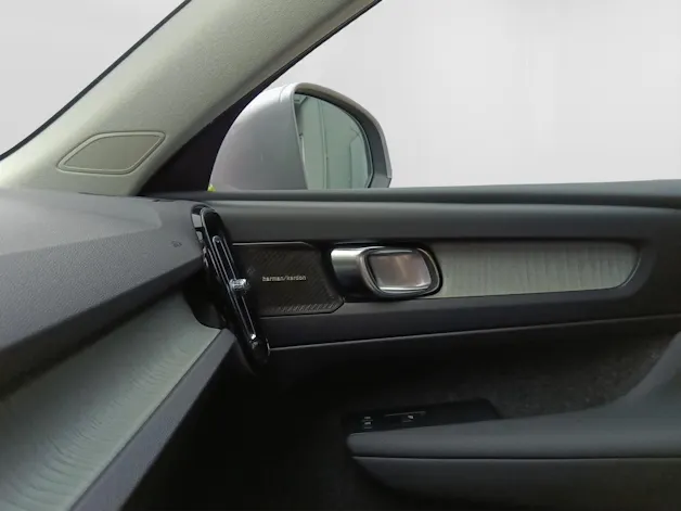 VOLVO XC40 2.0 B3 MH Core XCITE