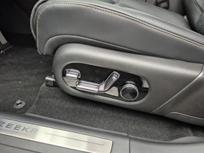 https://vehicle.imgix.net/4324709/562af5c6-6819-46da-a8b6-d5d8a7b8d357.jpg