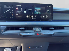 https://vehicle.imgix.net/4324808/16576913-0546-465a-8cd3-e7dca28d405c.jpg