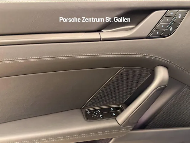 Porsche 911 Carrera 4 GTS