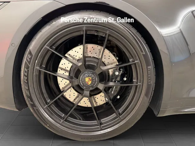 Porsche 911 Carrera 4 GTS