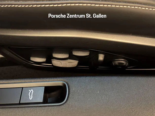 Porsche 911 Carrera 4 GTS