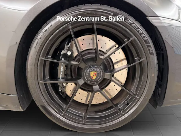 Porsche 911 Carrera 4 GTS
