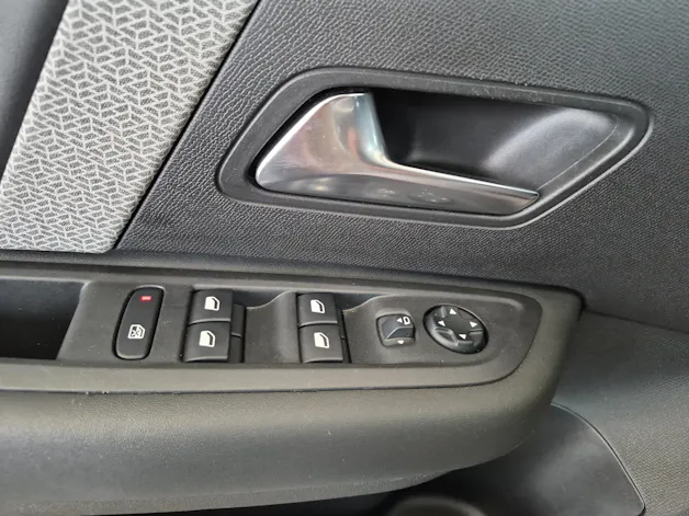 Citroën C4 1.2 PureTech Shine / ab 3,99% Leasing bei Abschluss einer Protect Autoversicherung