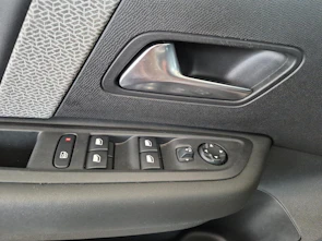 Fahrzeugbild CITROEN C4 1.2 PureTech Shine / ab 3,99% Leasing bei Abschluss einer Protect Autoversicherung
