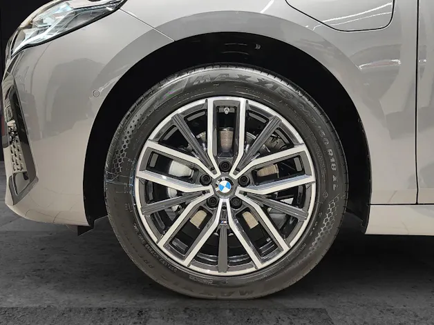 BMW 225e xDrive paddles Active Tourer