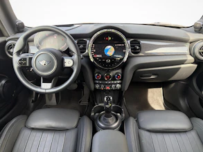 https://vehicle.imgix.net/4324984/56e96f72-d1ee-400d-8327-a05d0f031cf7.jpg