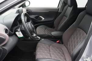 Fahrzeugbild TOYOTA Yaris Cross 1.5 VVT-i HSD Elegant AWD-i
