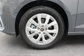 https://vehicle.imgix.net/4325012/fef7dfa2-44bb-4441-b601-3eeb62595dc2.JPG