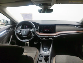 https://vehicle.imgix.net/4325126/76cb6968-296d-44c8-917e-81f6069bfd93.jpg