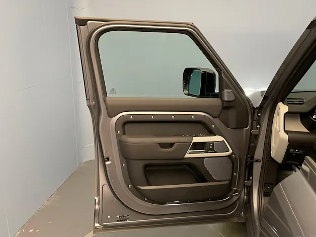 Land Rover Defender 110 3.0 D I6 300 SE