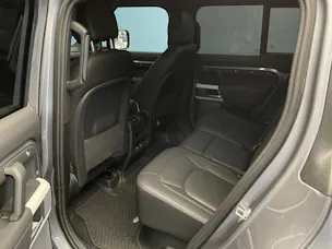 Land Rover Defender 110 3.0 D I6 300 SE