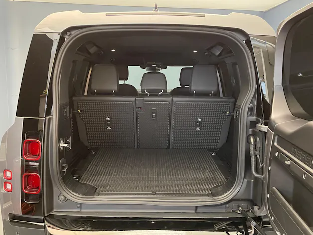 Land Rover Defender 110 3.0 D I6 300 SE