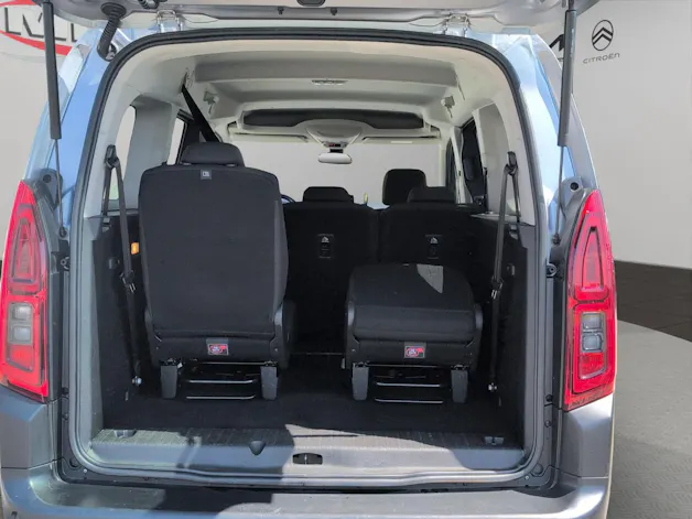 Citroën Berlingo XL 1.5 BlueHDi 130 Feel Pack 7P. / Anhängerkupplung fix / Rückfahrkamera / Totwinkelassistent / Winterräder / Herstellergarantie