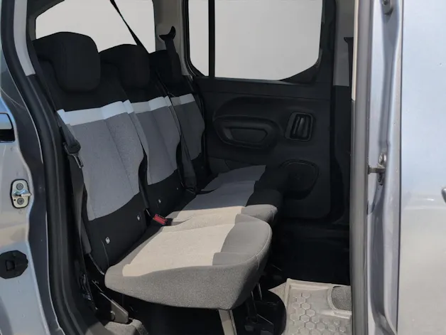 Citroën Berlingo XL 1.5 BlueHDi 130 Feel Pack 7P. / Anhängerkupplung fix / Rückfahrkamera / Totwinkelassistent / Winterräder / Herstellergarantie