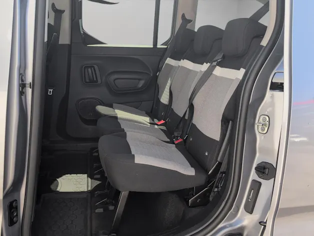 Citroën Berlingo XL 1.5 BlueHDi 130 Feel Pack 7P. / Anhängerkupplung fix / Rückfahrkamera / Totwinkelassistent / Winterräder / Herstellergarantie