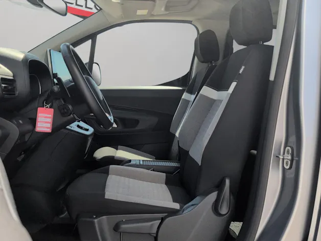 Citroën Berlingo XL 1.5 BlueHDi 130 Feel Pack 7P. / Anhängerkupplung fix / Rückfahrkamera / Totwinkelassistent / Winterräder / Herstellergarantie