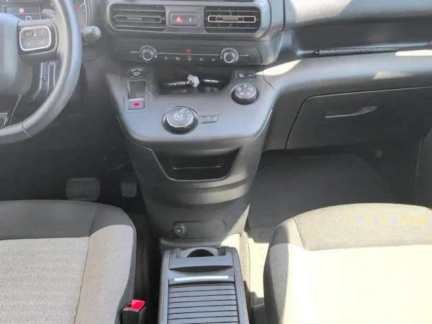Citroën Berlingo XL 1.5 BlueHDi 130 Feel Pack 7P. / Anhängerkupplung fix / Rückfahrkamera / Totwinkelassistent / Winterräder / Herstellergarantie