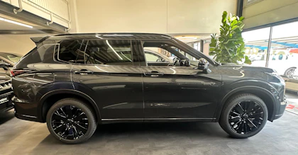 MITSUBISHI OUTLANDER 4