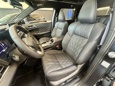 MITSUBISHI OUTLANDER 8