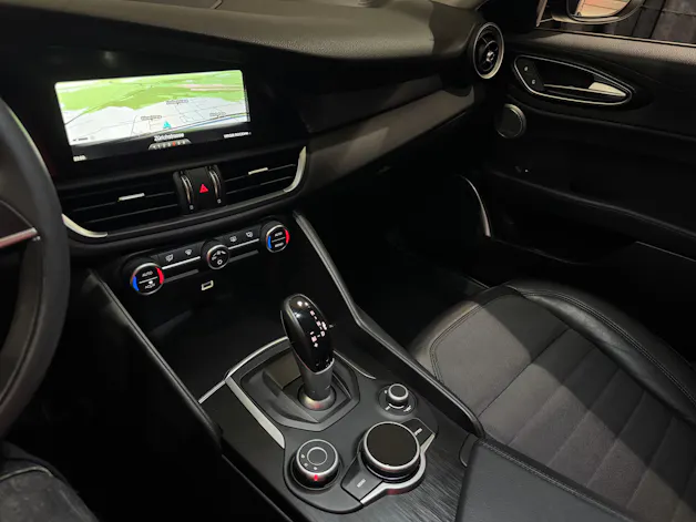 Alfa Romeo Giulia 2.0 Super Automatic | CH |